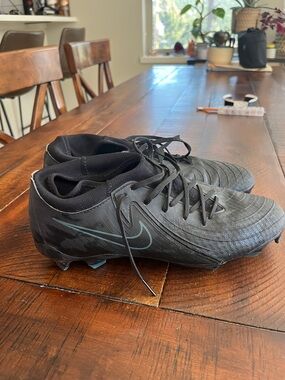 Nike Men’s Black Soccer Cleats with Teal Swoosh cyclone 360